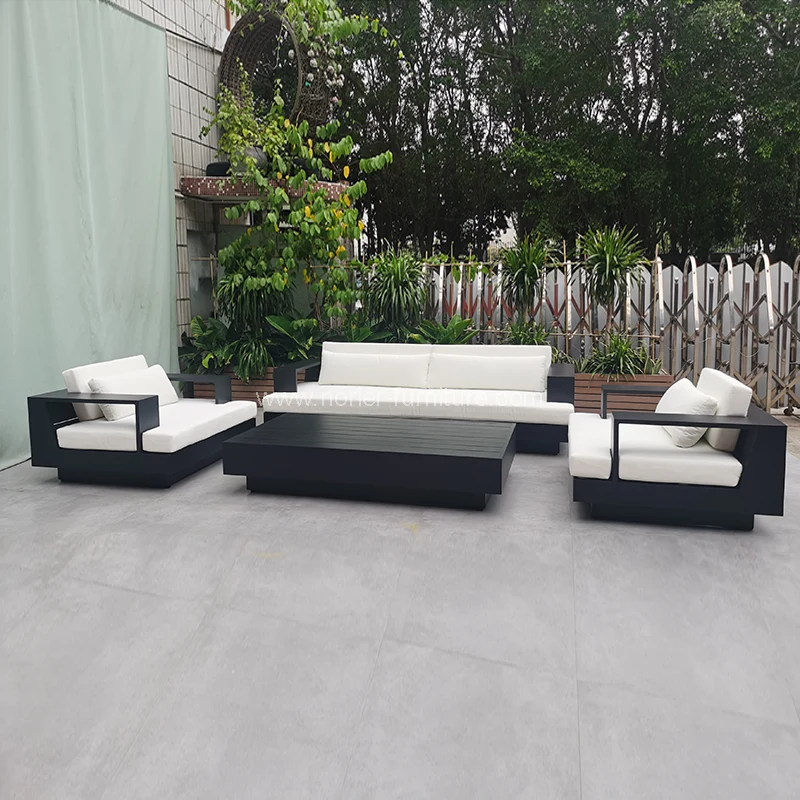 Aluminiozko marko minimalista modernoa kanpoko sofa
