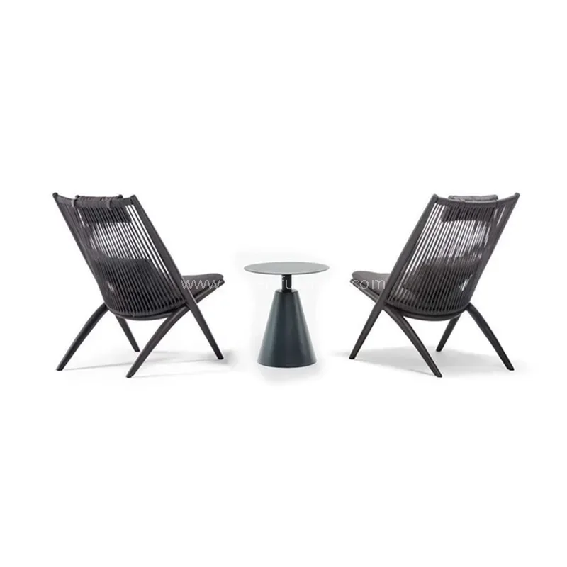 Kanpoko ehundutako balkoi sinplea