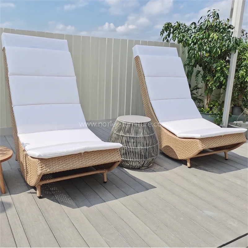 Kanpoko aisialdirako aluminiozko markoa PE Rattan Sun Lounger