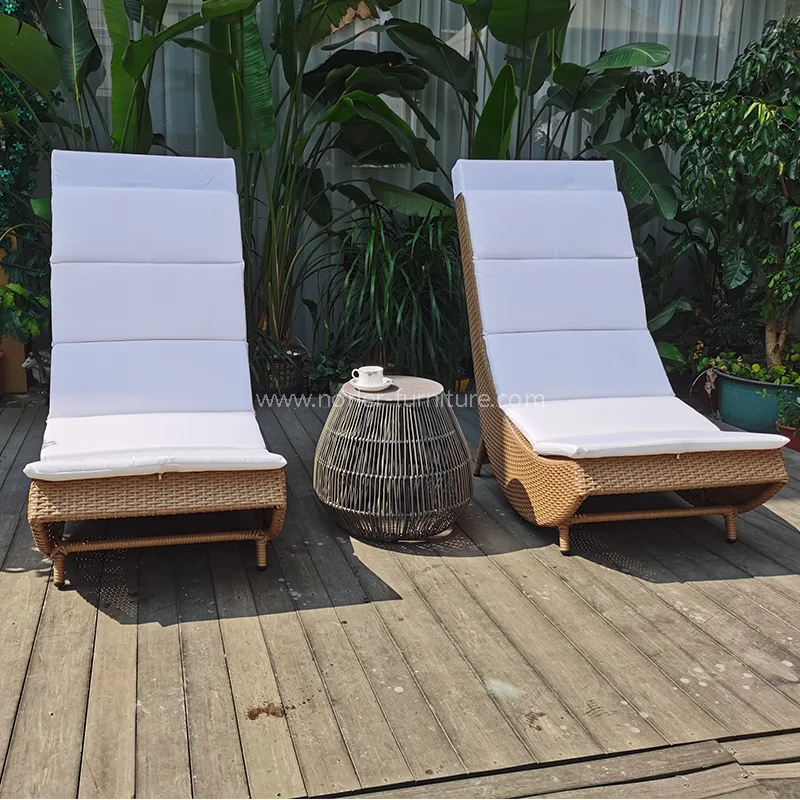 Kanpoko aisialdirako aluminiozko markoa PE Rattan Sun Lounger
