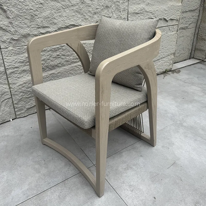 Kanpoko Kafetegiaren Mahai Balkoia