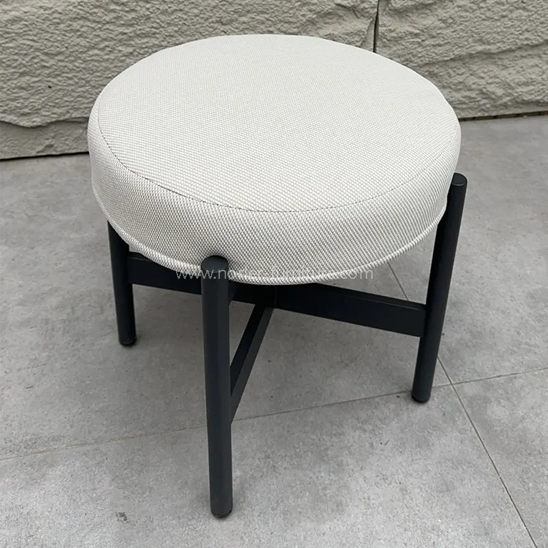 Kanpoko Kafetegiaren Mahai Balkoia